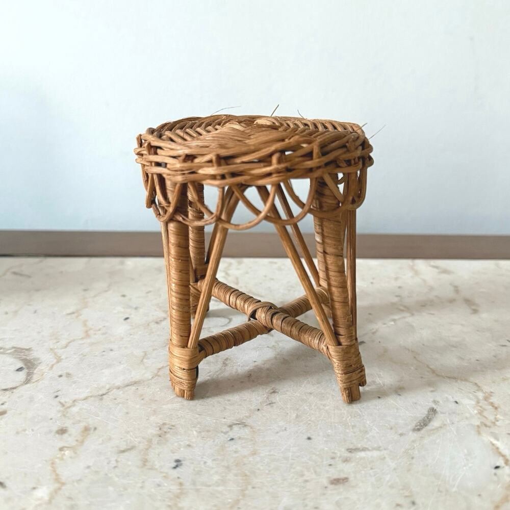 Vintage Rattan Wicker Furniture Set of 4 For Barbie or Dollhouse Chairs Table - Picture 9 of 10